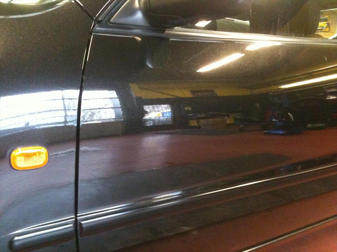 Toyota Corolla E11 1,3 Monte Carlo solgt - Den blev meget pæn efter en polering. Helt blank. 
Sonax har nogle super gode produkter. billede 9