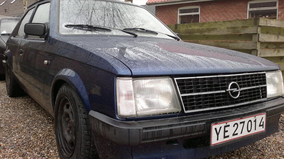 Opel kadett d 14 se/ v6 ? billede 1