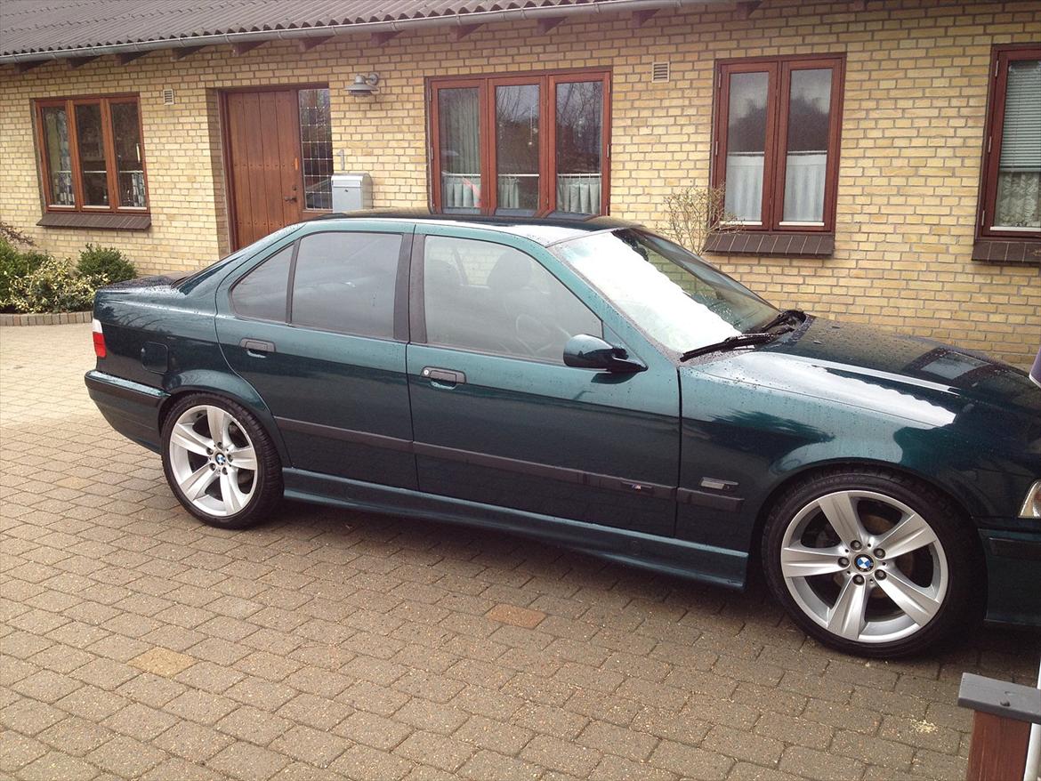 BMW E36  328i - Så blev den 100% rustfri og nylakeret.. Skønt billede 1