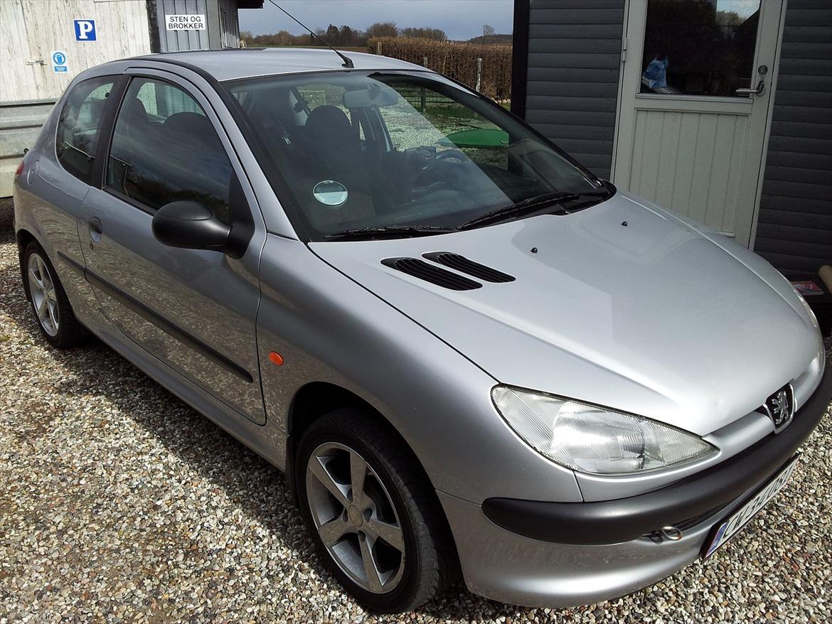 Peugeot 206 XR 1,4 billede 1