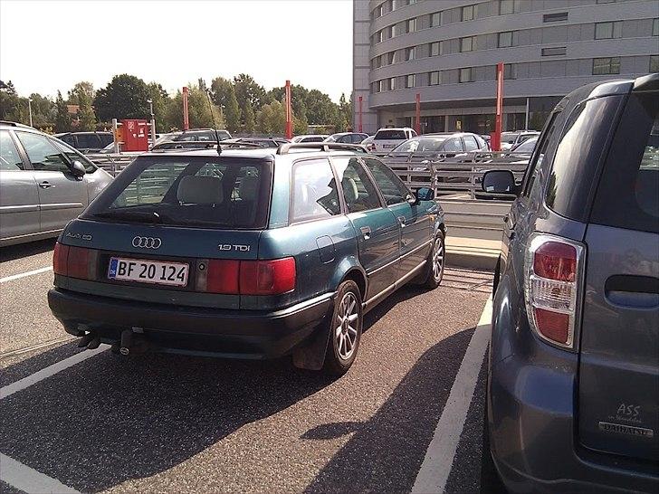 Audi 80 Avant 1,9 TDi - I lufthavnen, Hamborg billede 5