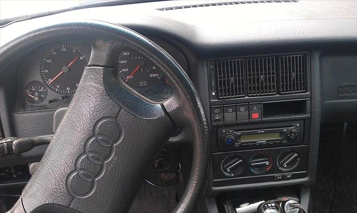 Audi 80 Avant 1,9 TDi - Cockpittet - 

Mangler omdrejningstæller - leder stadig billede 10