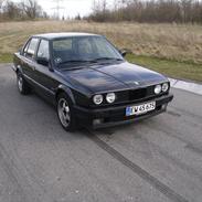 BMW E30 320i