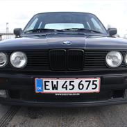 BMW E30 320i