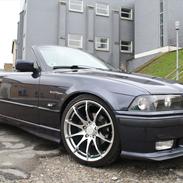 BMW 320i cabriolet solgt..