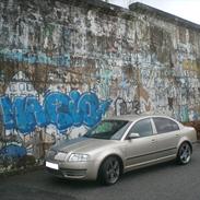 Skoda Superb (Champagnefarvet)