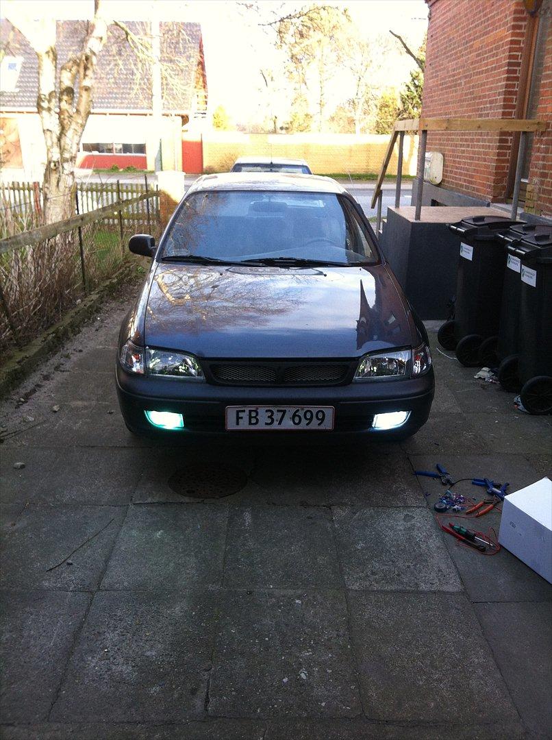 Toyota carina e billede 1