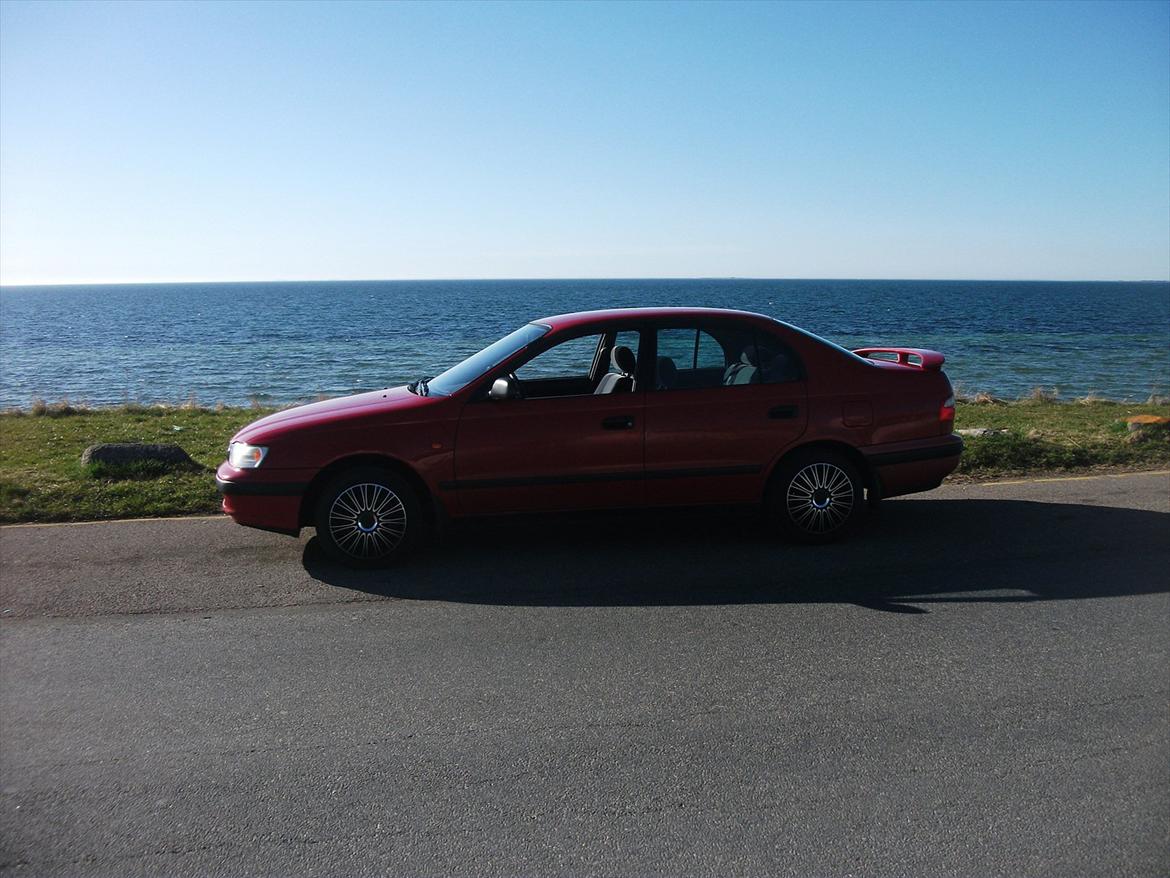 Toyota Carina E billede 1