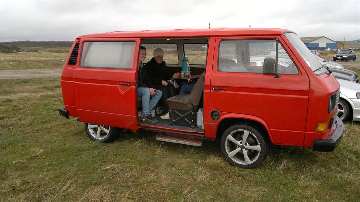 VW T3 bus - Hygge i bussen med varm kakao og rom på en regnvejrsdag til Grand Opening billede 15