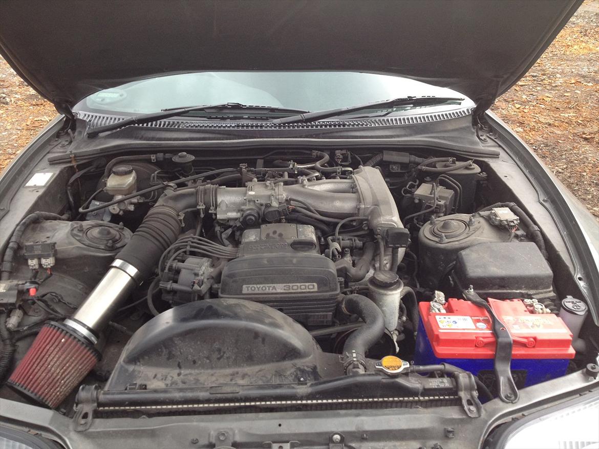 Toyota Supra MKIV N/A Facelift *Silver* - I know. mangler at få indrammet luftfilteret og at få vasket motorrummet... :P men det kommer alt sammen. billede 6