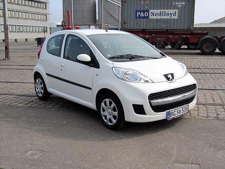 Peugeot 107 - Vilde .. 68 pony'er - gemmer sig under hjelmen! billede 4