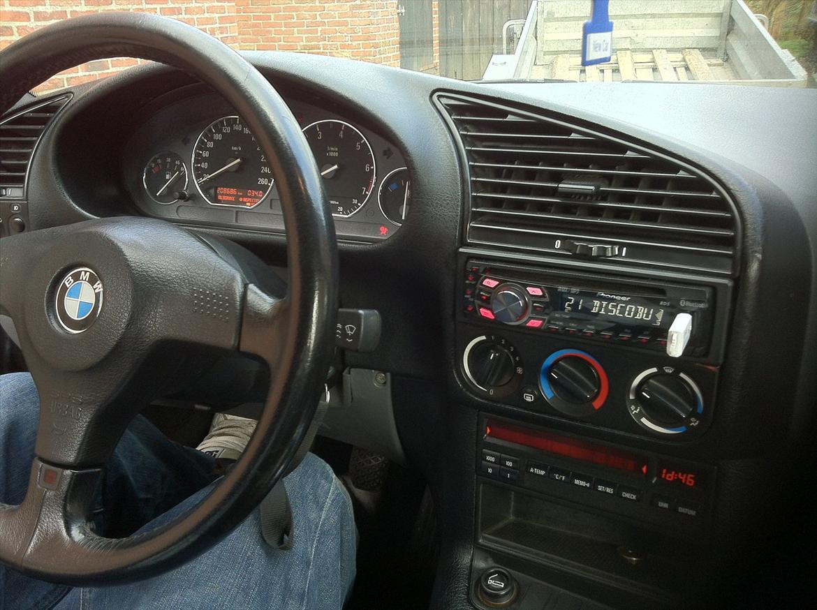 BMW 325i Coupé M-Tech billede 6