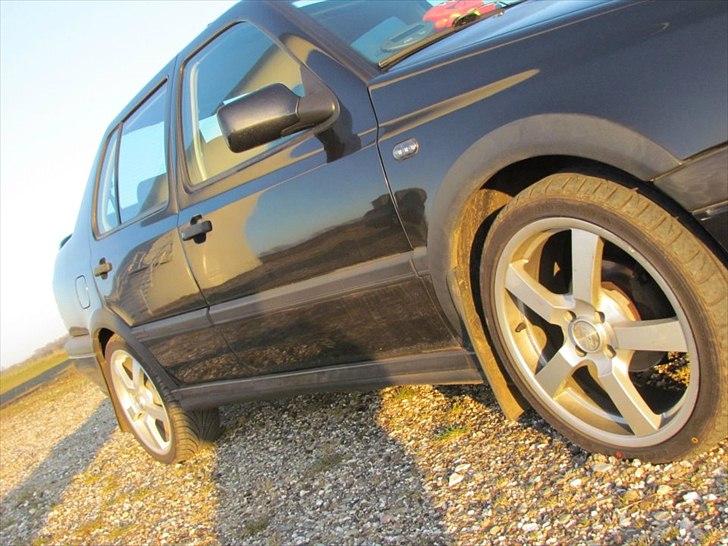 VW Vento 1,8 "SOLGT" billede 15