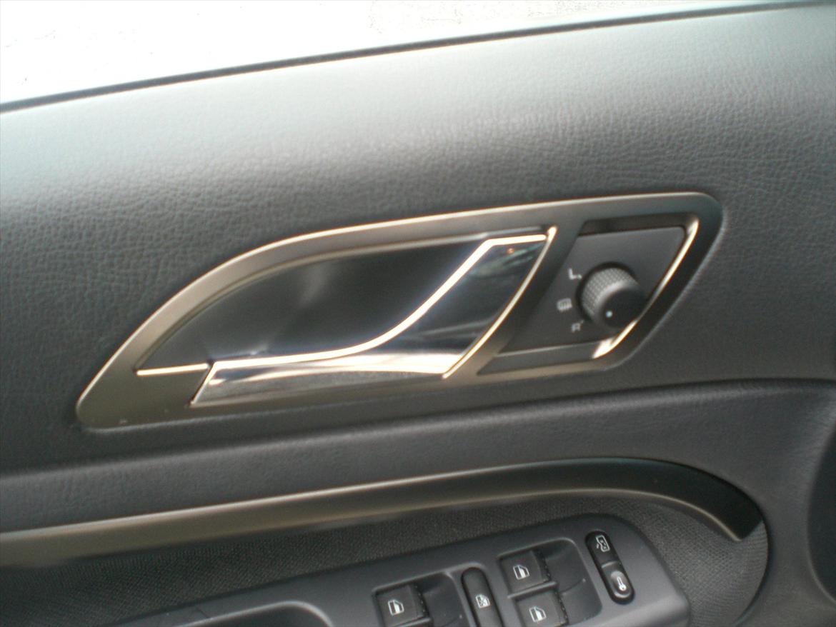 Skoda Superb (Champagnefarvet) - Ring omkring dørhåndtag samme farve som bil. billede 7