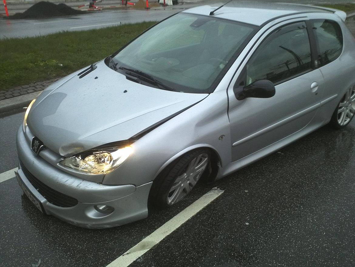 Peugeot 206 GT 24/4000 DØD :-( - totalskadet :-( billede 1