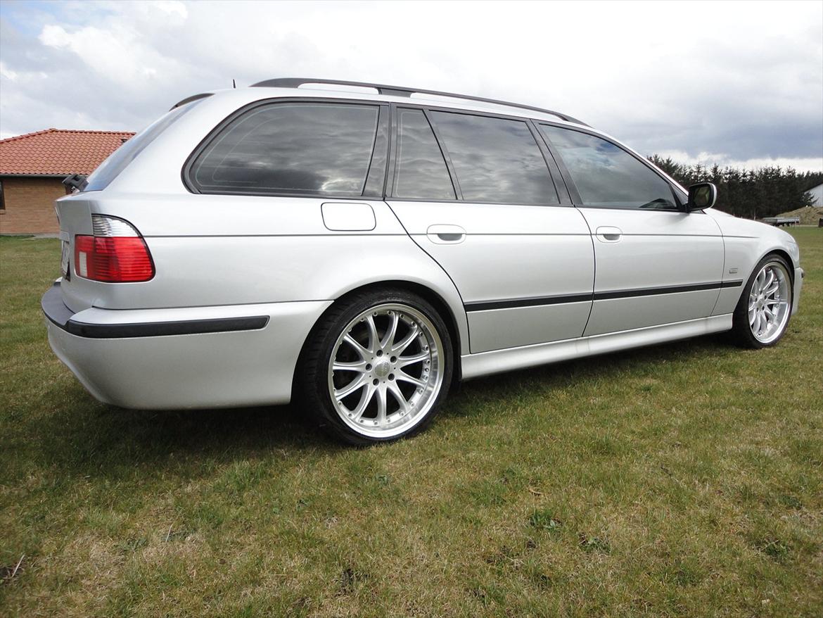 BMW 530D Touring M-EDITION billede 5