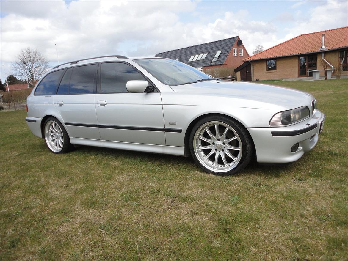 BMW 530D Touring M-EDITION billede 7