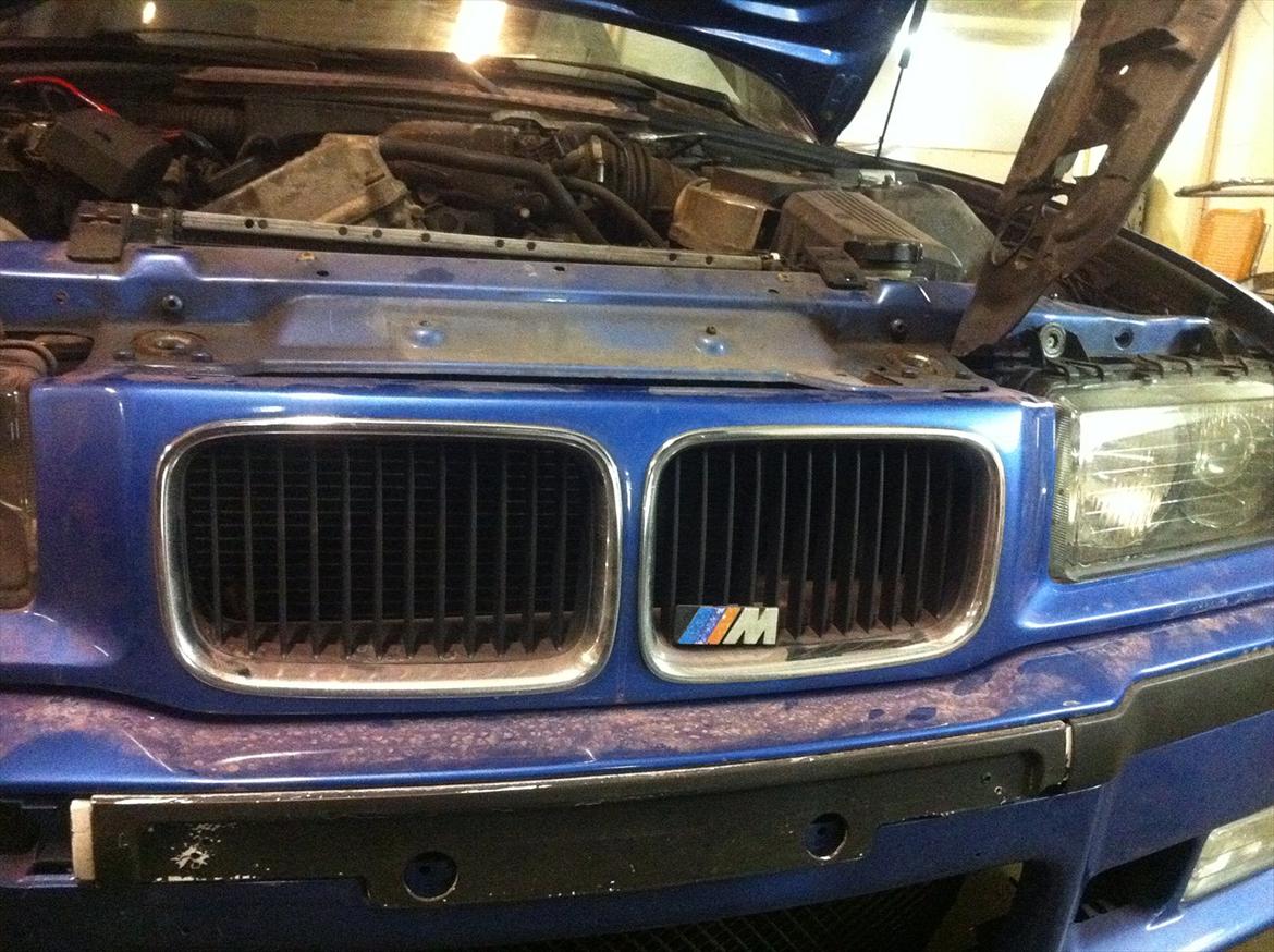 BMW 318is coupe - krom grill da den skulle aendres 
 billede 4