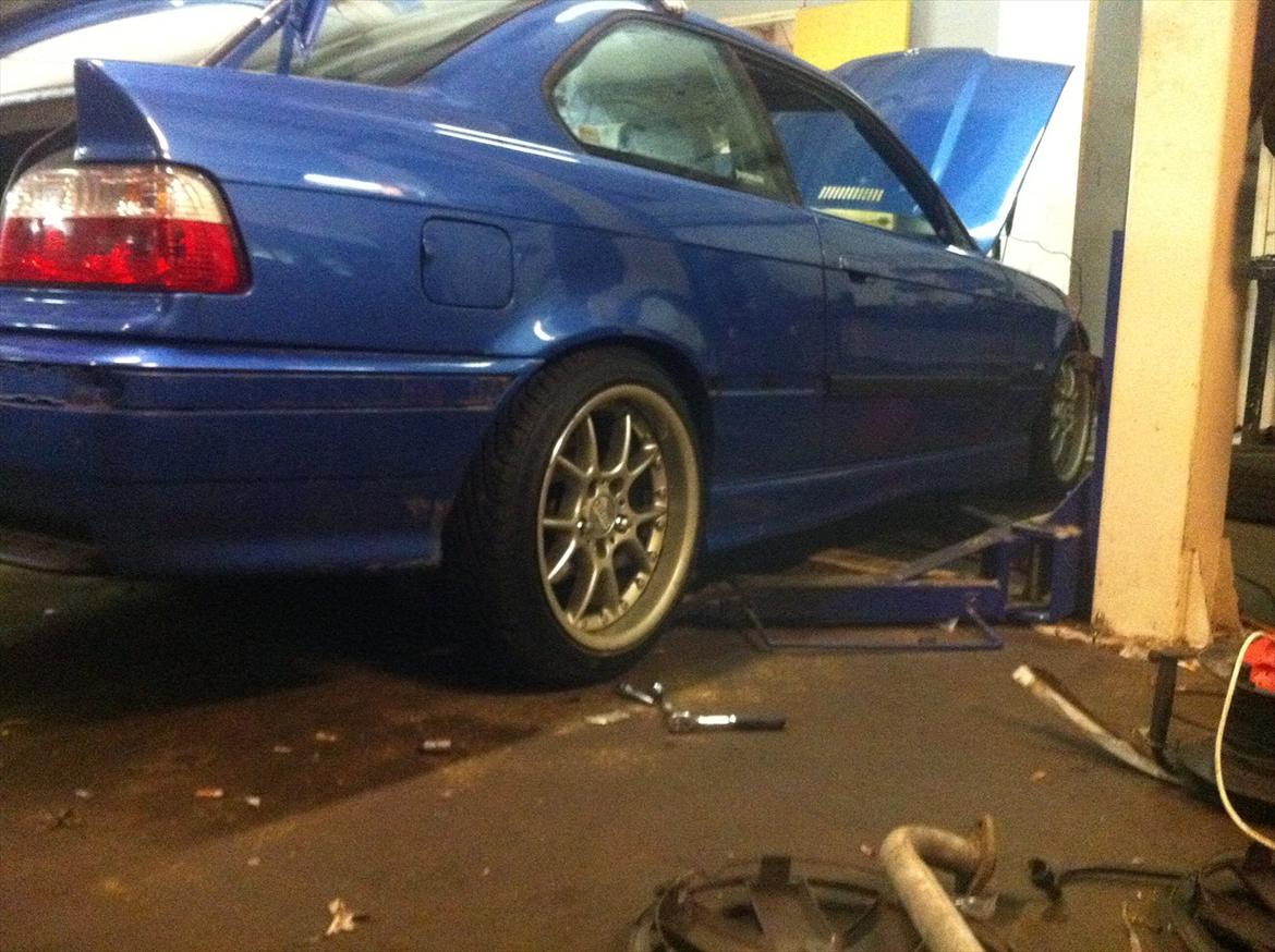 BMW 318is coupe - bbs faelgene kom paa  billede 8