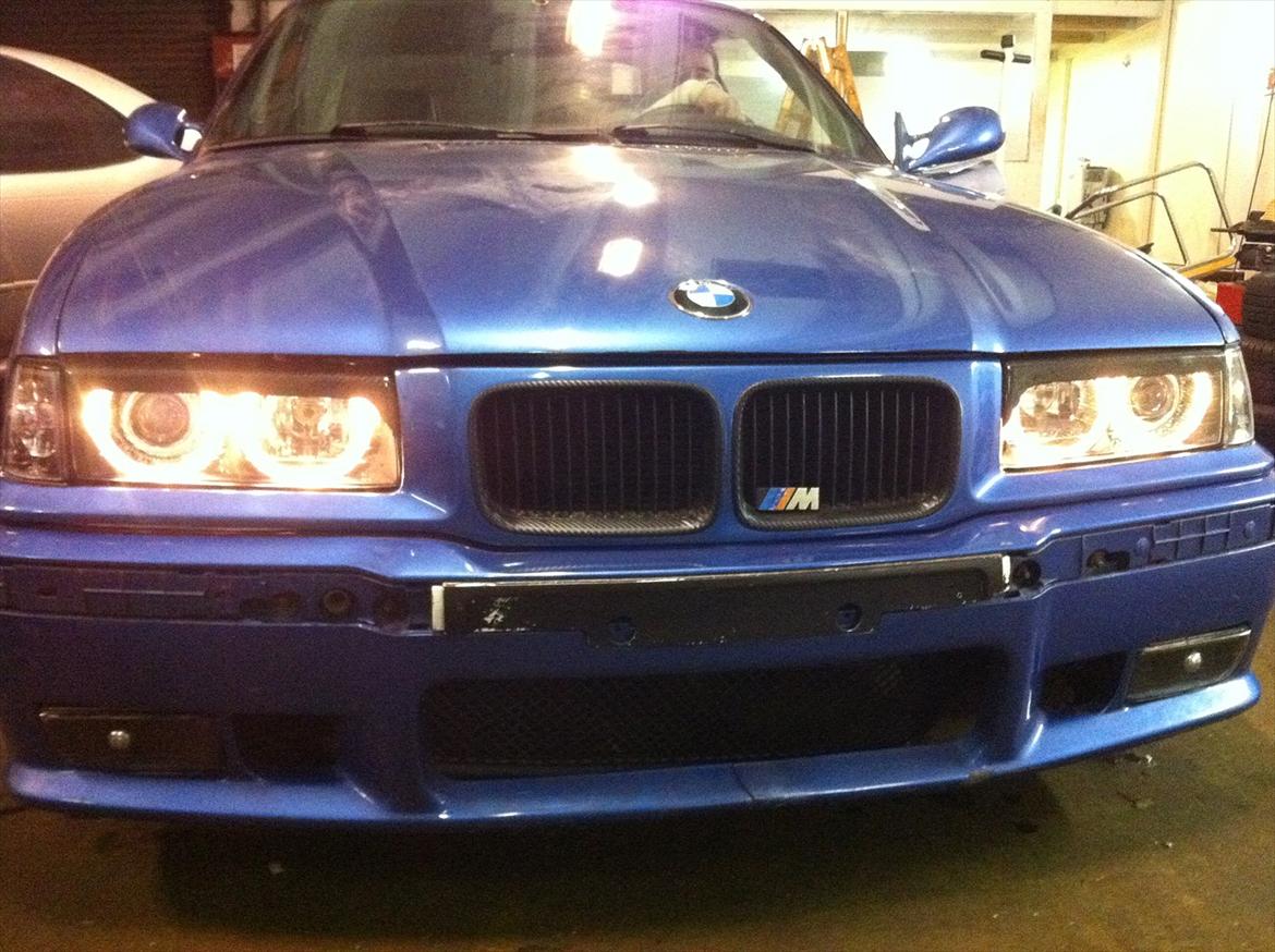 BMW 318is coupe - grill og lygter og taagelys paa. carbon lister mangler billede 13