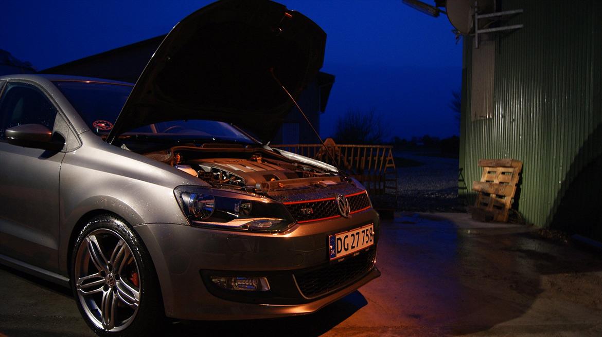 VW Polo 6R TDI - Med den nye GTI grill. Pynter devaldigt. :)  billede 1