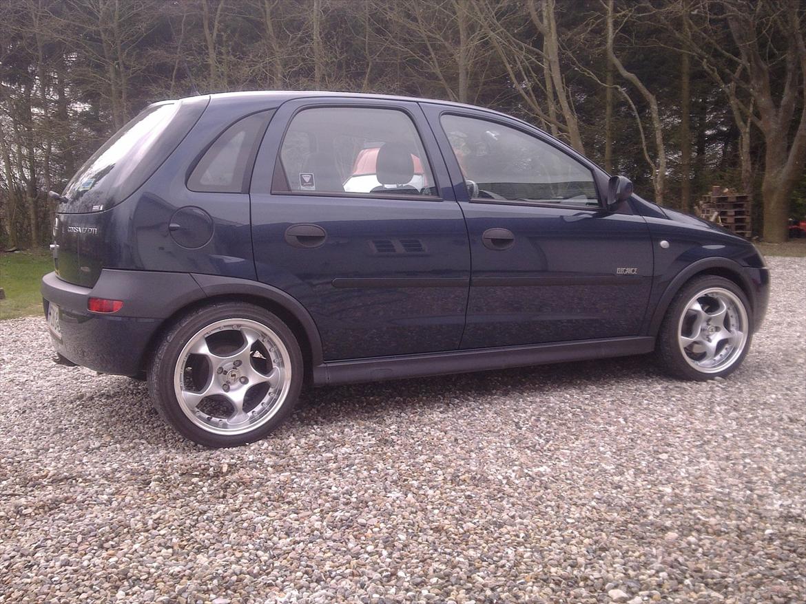 Opel Corsa C 1.7 DTI - Der skal 195/45 dæk på senere istedet for 205/40 nu. De kan godt skrabe lidt på bagi billede 10
