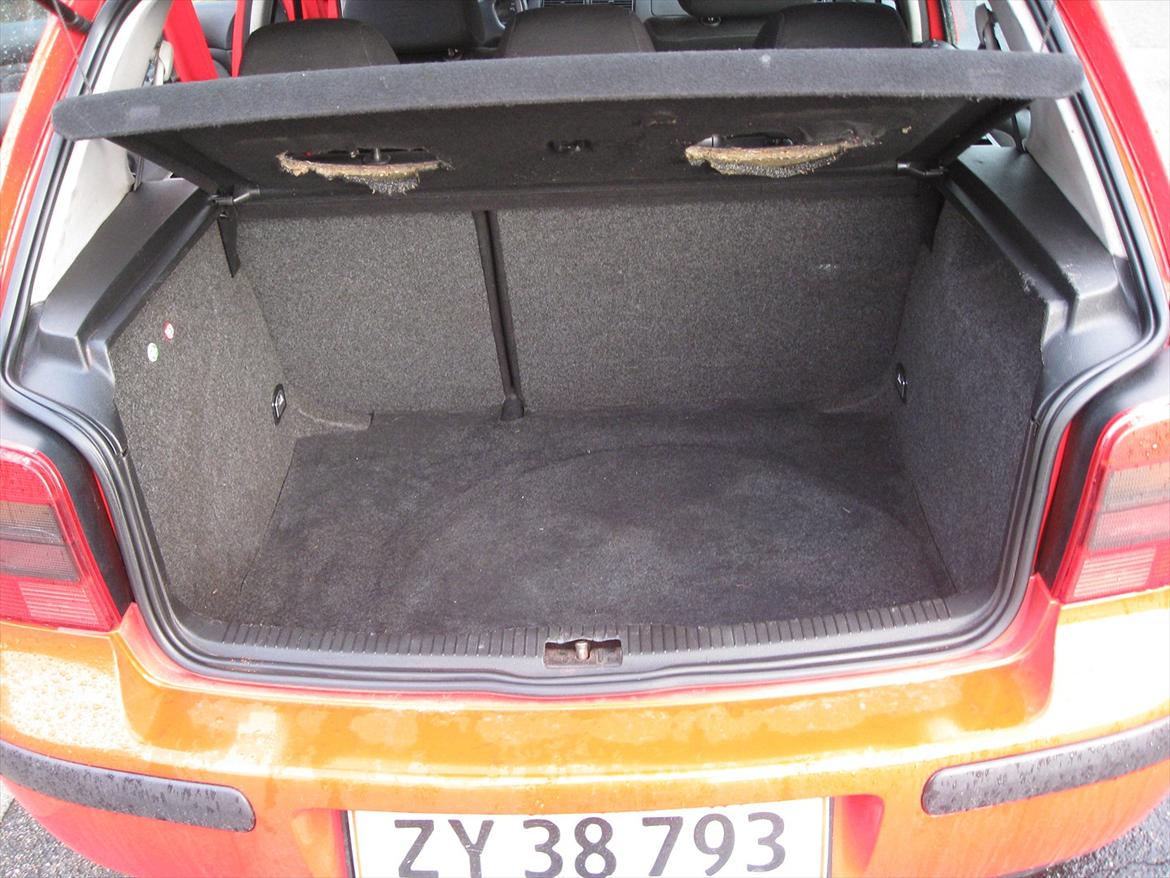 VW En våd - Golf 4 1.8 20v - SOLGT - Bagagerummet - Golf 4 - 1.8 20v  billede 18