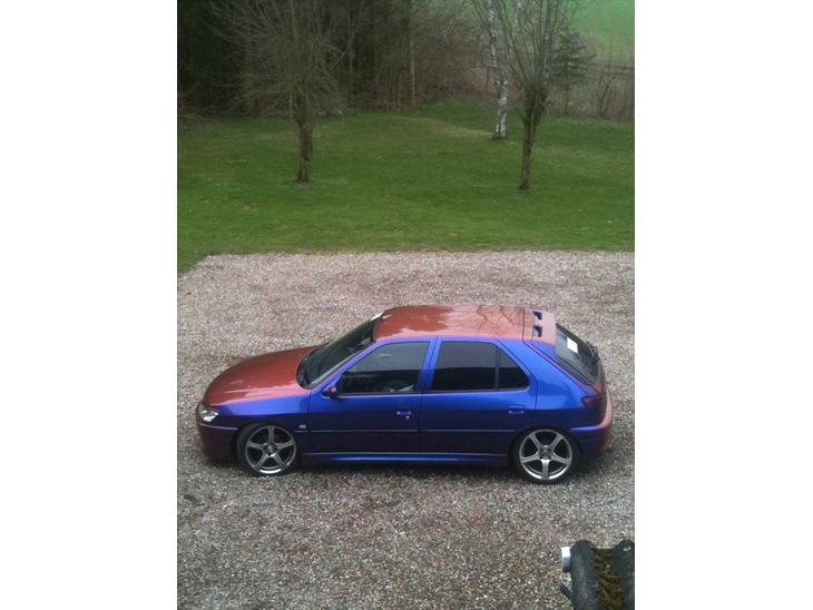 {{currentPhoto.altText}} billede {{currentPhoto.number}}