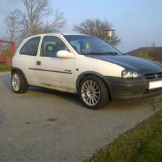 Opel corsa B 16v