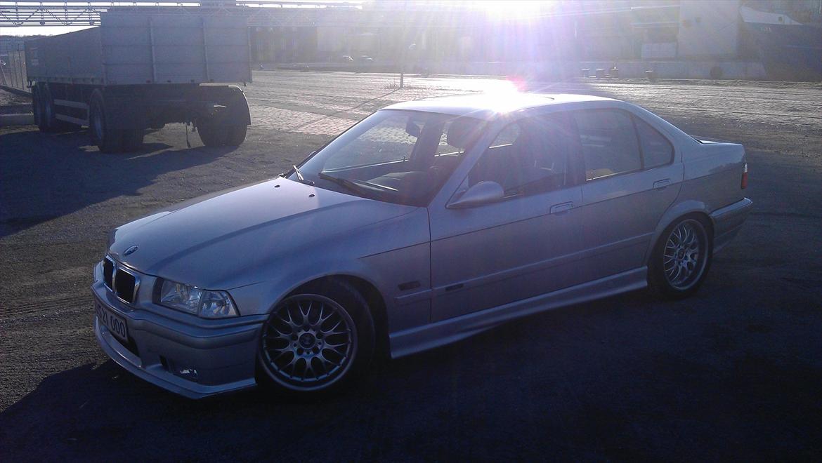 BMW 325i STJÅLET billede 11