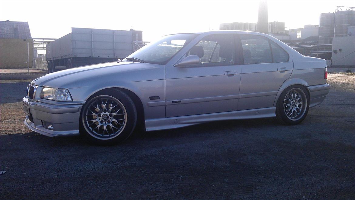 BMW 325i STJÅLET billede 12