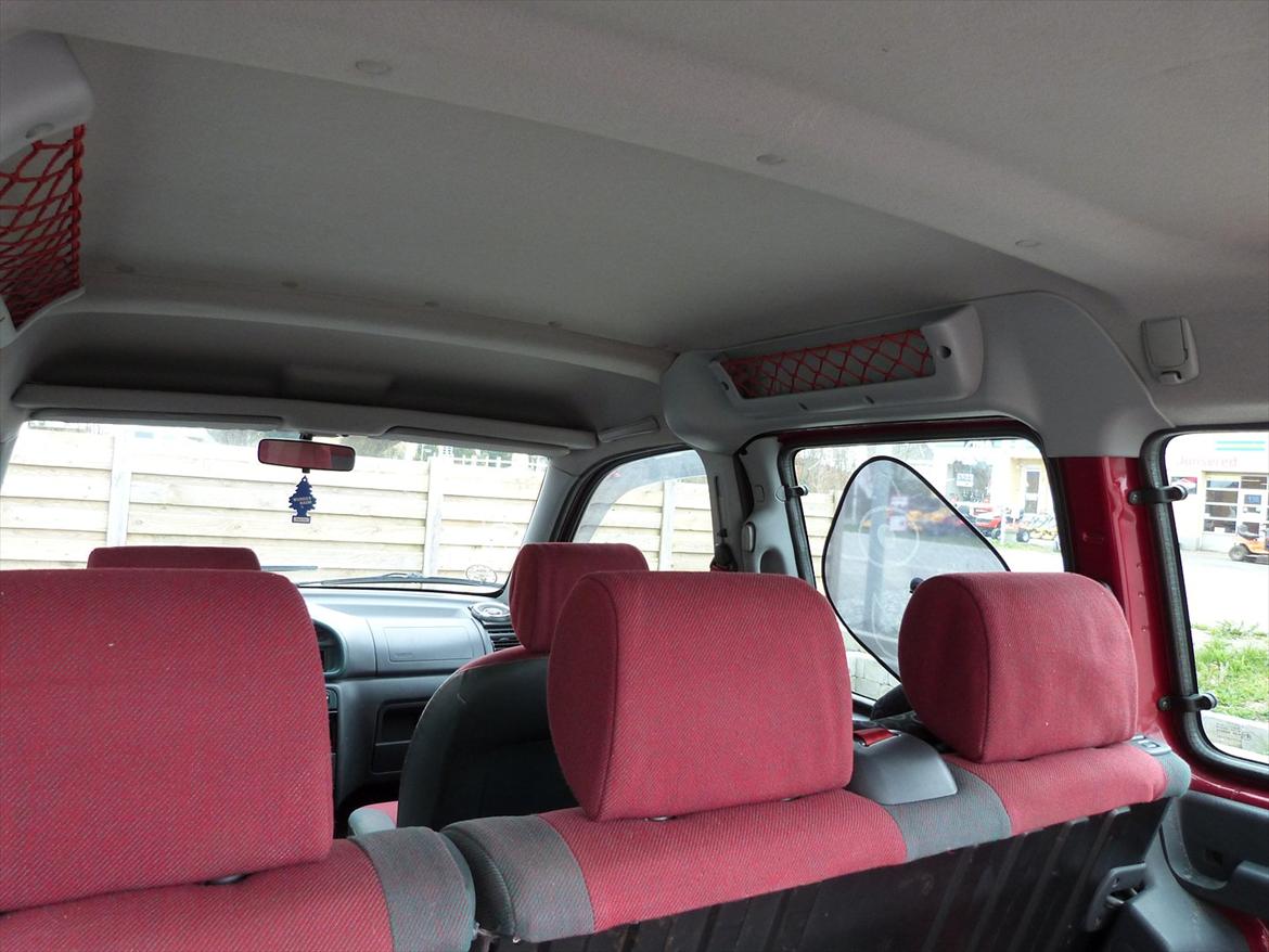 Citroën Berlingo Multispace 1,8i - Lommer i begge sider af loftet. Fin feature. Der er dog også i begge sider i sædehøjde og store lommer bag på forsæderne. billede 8