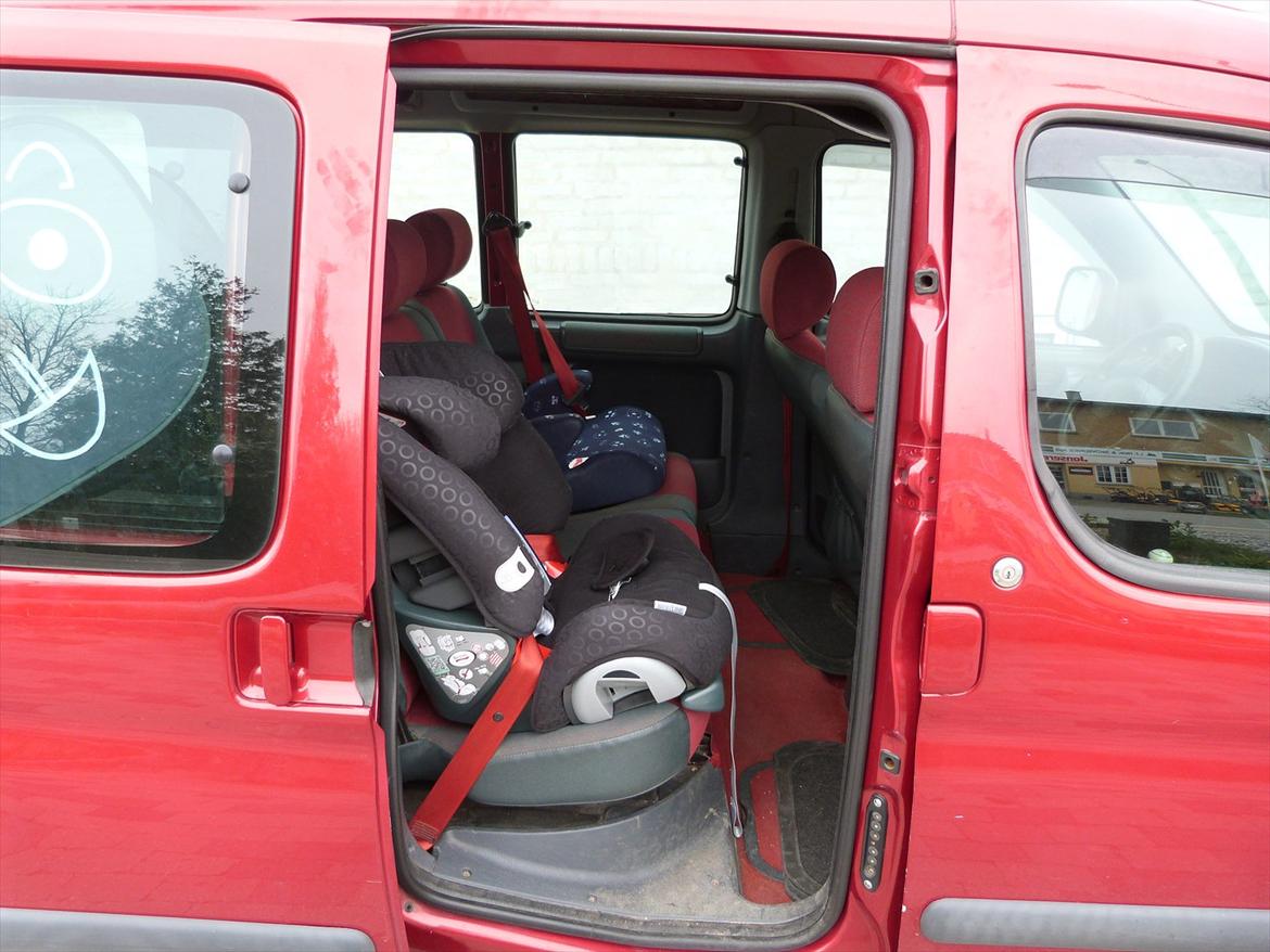 Citroën Berlingo Multispace 1,8i - Den dejlige skydedør, så ungerne ikke laver bilkabuler... billede 12