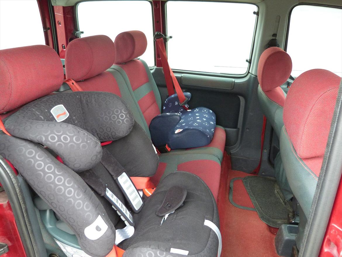 Citroën Berlingo Multispace 1,8i - Super god benplads for de bagerste passagerer. billede 13