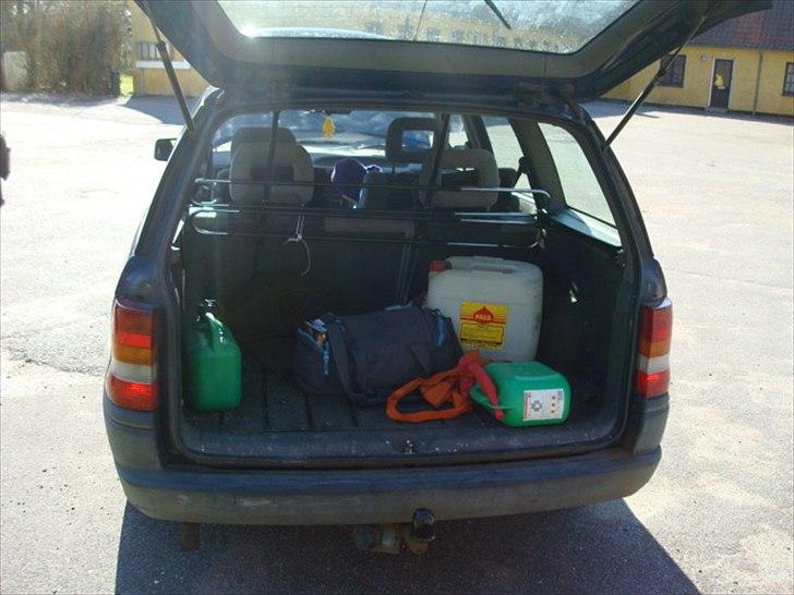 Opel astra f st car morfar udgave - jeg ved godt det roder meen har ikke fået taget billeder af der er rydet op i den billede 6