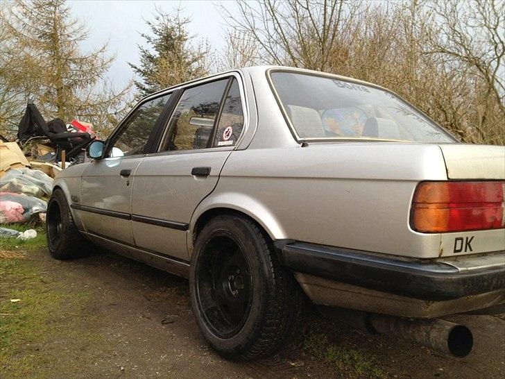 BMW E30 320i - Som hun står pt. (18-4-12) billede 18
