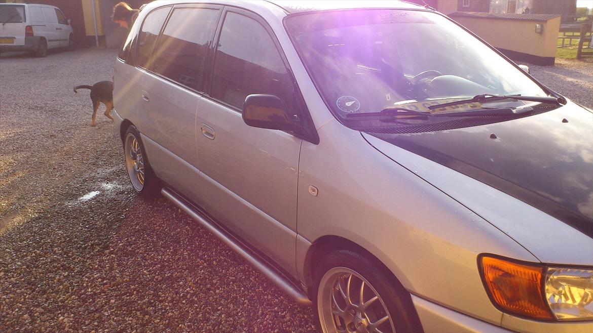 Toyota Picnic sportsvan 2,2 TD(I) billede 4