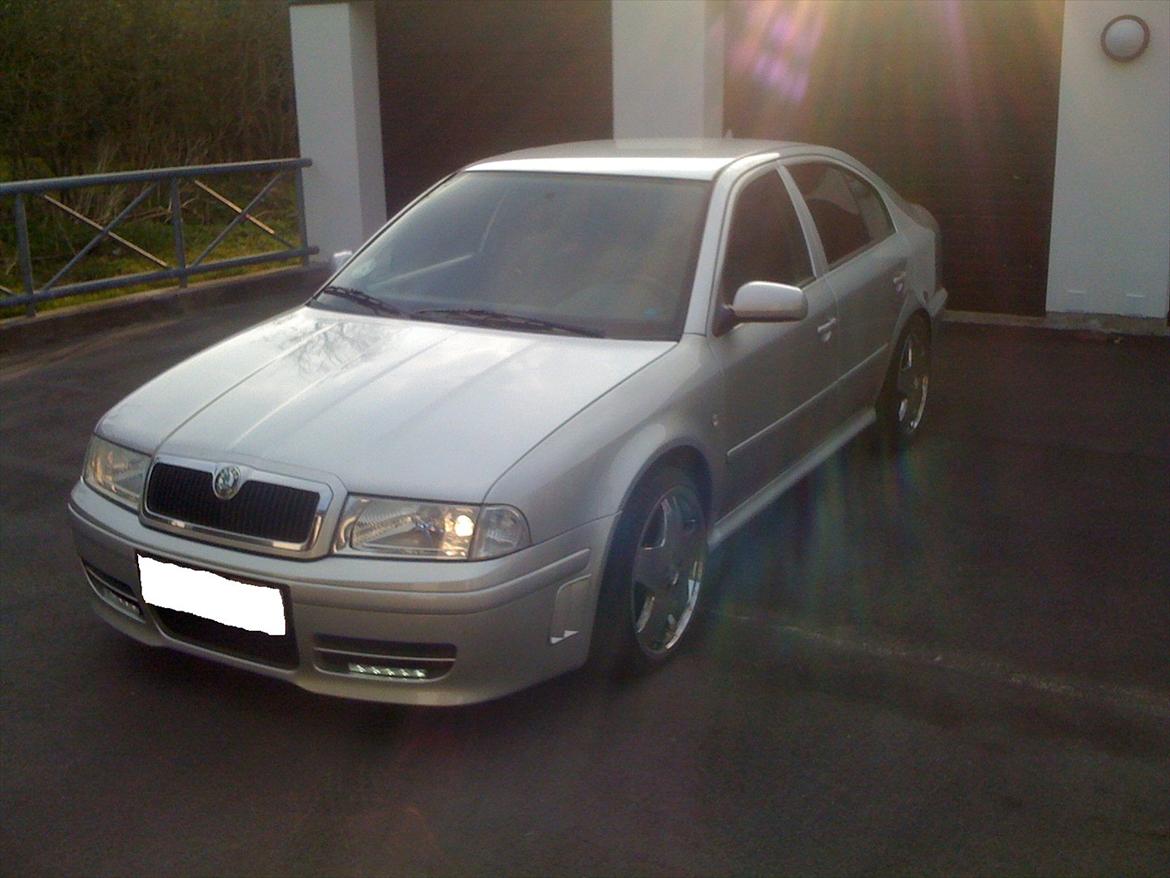 Skoda Octavia nysynet - ATA H10 235/40-R18 Wheels ;o)) billede 4