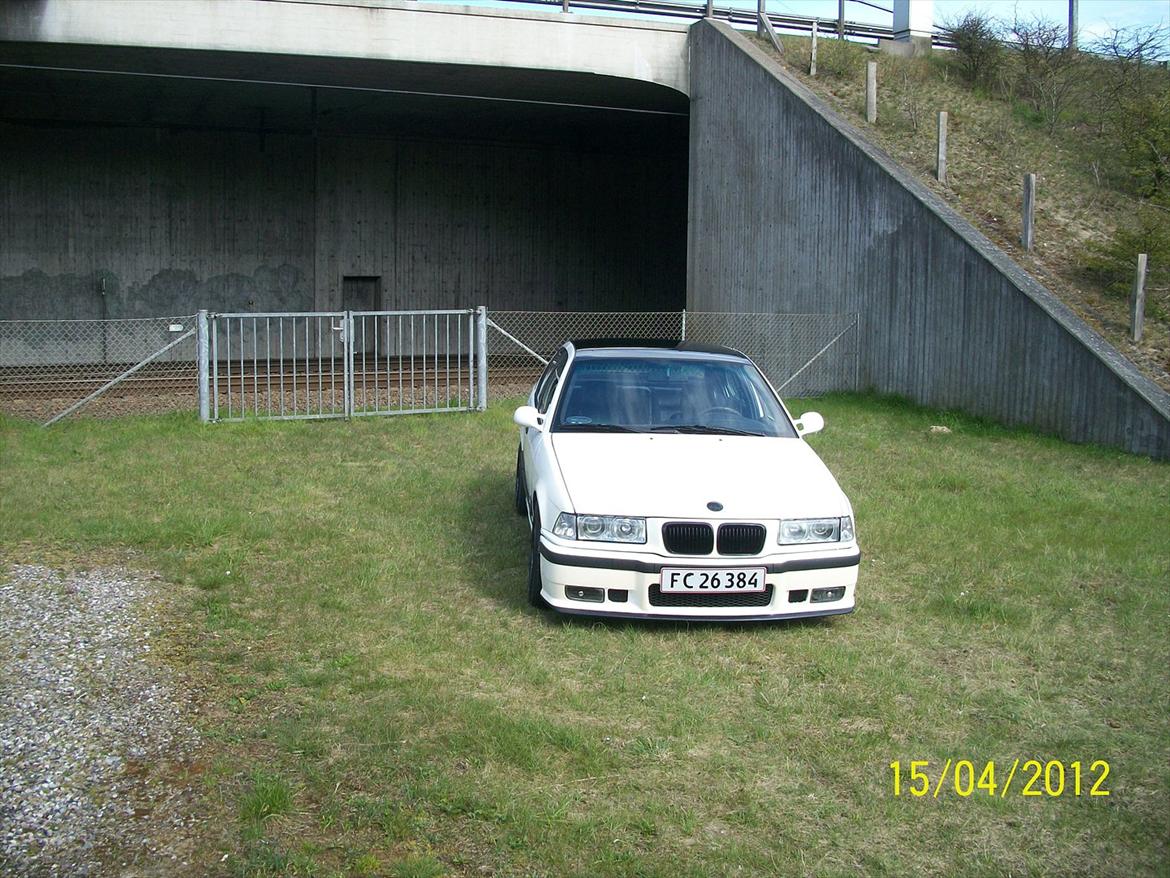 BMW e36 320i/323i <byttet til e30> billede 1