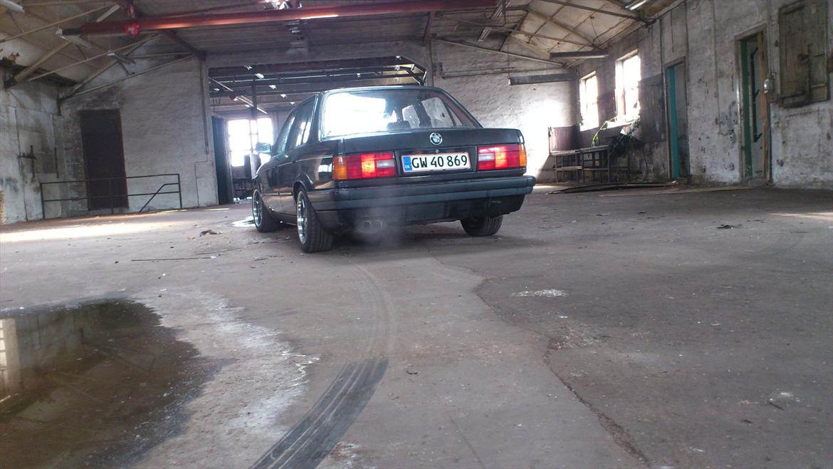 BMW e30 320i billede 8