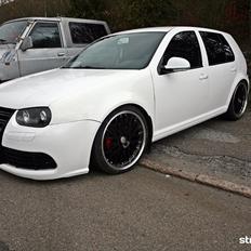 VW Golf 4 the white pearl