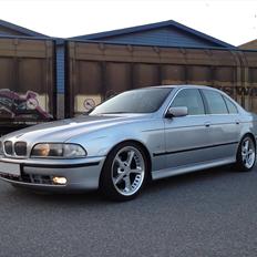BMW E39 523i