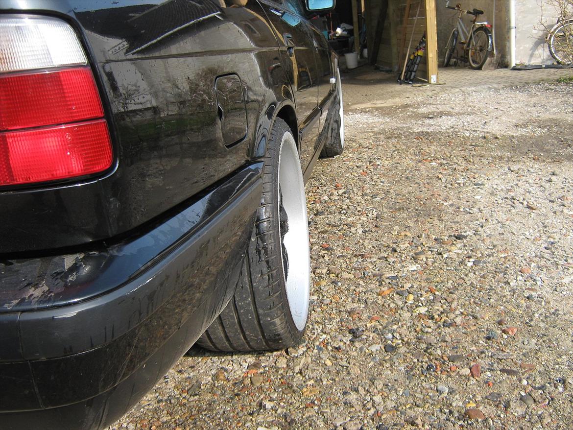 BMW E34 535i - 285/25/20
det pynter lidt billede 20