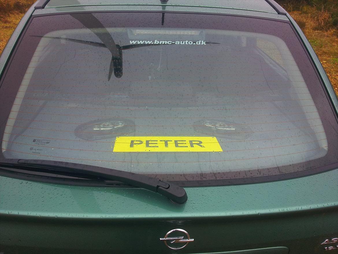Opel Astra G 100 Edition - Selvom man ikk er Trucker kan man stadigvæk godt ha sit navn i bagruden ;) billede 12