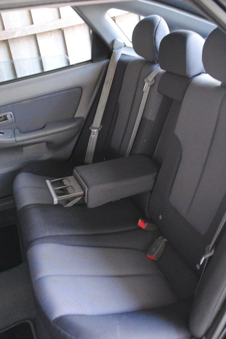 Hyundai Elantra 1.6 GLS - Armlæn med indbygget kopholder billede 17