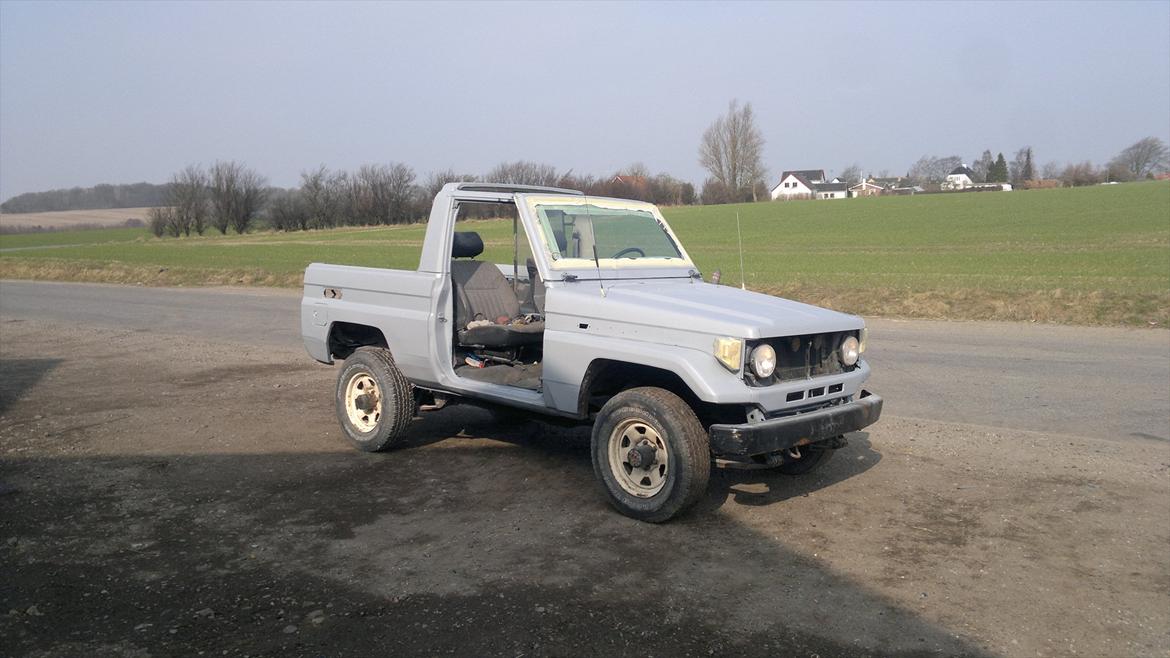 Toyota Land Cruiser BJ73 - Bilen er grundet og venter på at blive malet. billede 18