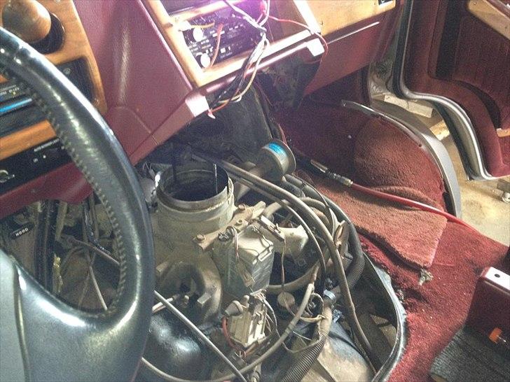 Chevrolet Starcraft / Chevy Van G30 - lige et billed af motor taget inde fra, skulle have skiftet en defekt TPI sensor billede 18