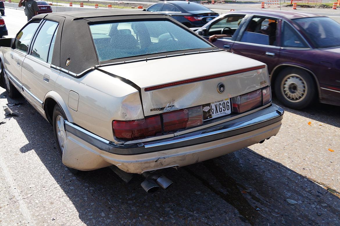 Cadillac Seville Luxury Sedan (SLS) - Det der ikke måtte ske - påkørt bagfra og smed os op i forankørende = totalskadet :( billede 9