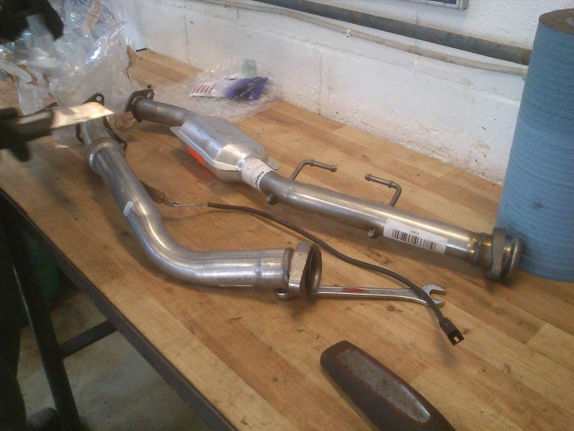 Ford Sierra clx !!!solgt!!! - Fik lige i samme omgang nyt forrør og katalysator på også :D billede 13