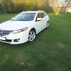 Honda accord tourer